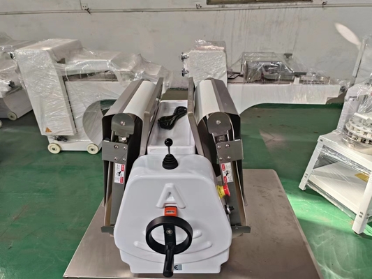 Peralatan Masak Penggorengan Tepung Listrik / Peralatan Dapur Makanan Cepat 370mm Roller 0.4KW Daya