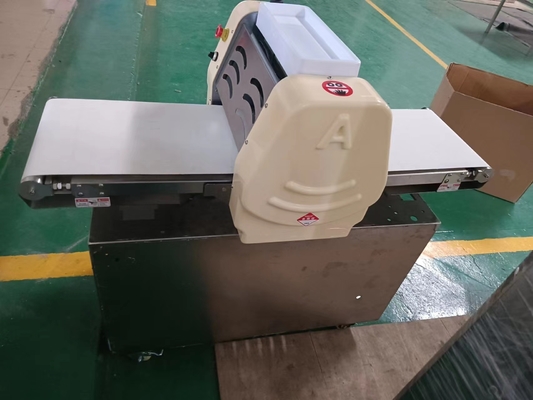 Heavy Duty Restoran Tepung Sheeter Dengan 370mm Roller Dan 80kg Berat Kapasitas