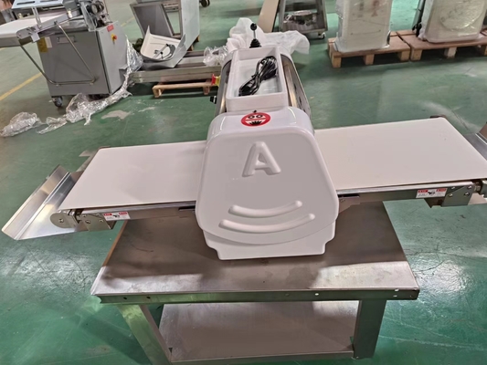 75kg 370mm Alat memasak penekanan adonan Dengan kapasitas rolling 2,5kg