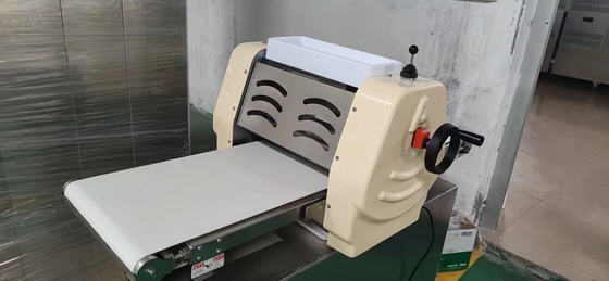 75kg 370mm Alat memasak penekanan adonan Dengan kapasitas rolling 2,5kg