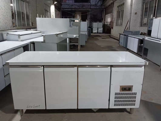 2~8°C 220-240V/1PH/50HZ SS304 Pendinginan Pendinginan 3 Pintu Meja Kerja untuk Penyimpanan Makanan