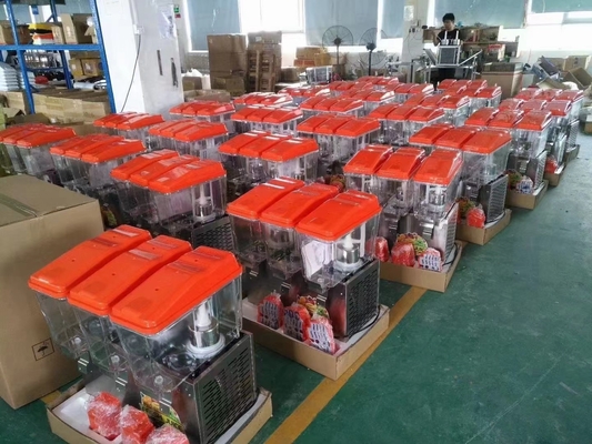 Mesin Juicer Berwarna-warni 235W Mengeringkan Minuman Pembersih Hitam